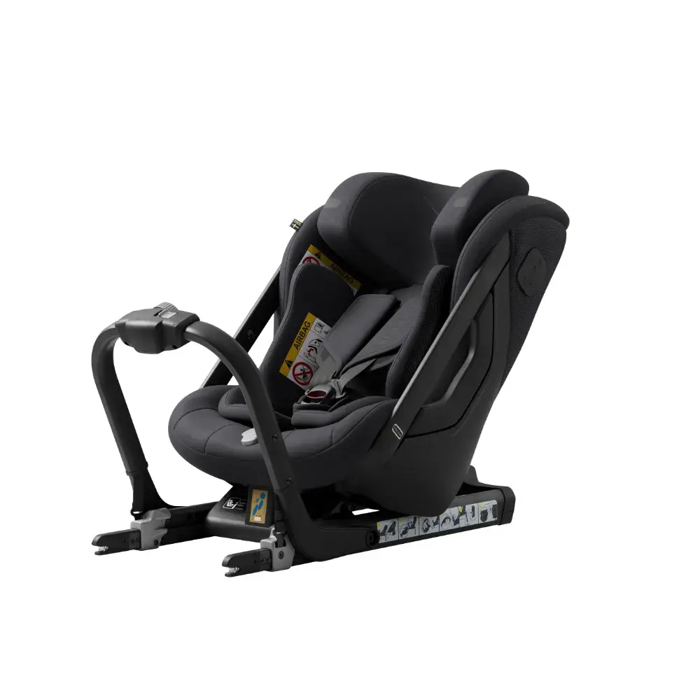 Axkid One – Sikkert bagudvendt bilsæde i Coastal Storm Black