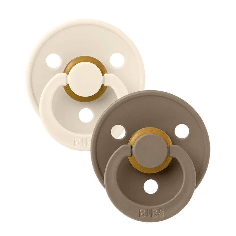 BIBS Colour Sut - Ivory Dark Oak Tilbud! Klassisk sut til børn.