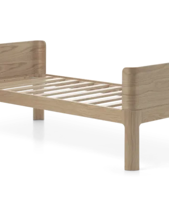 Nova Juniorseng i Eg - Tryg og Tidløs Design