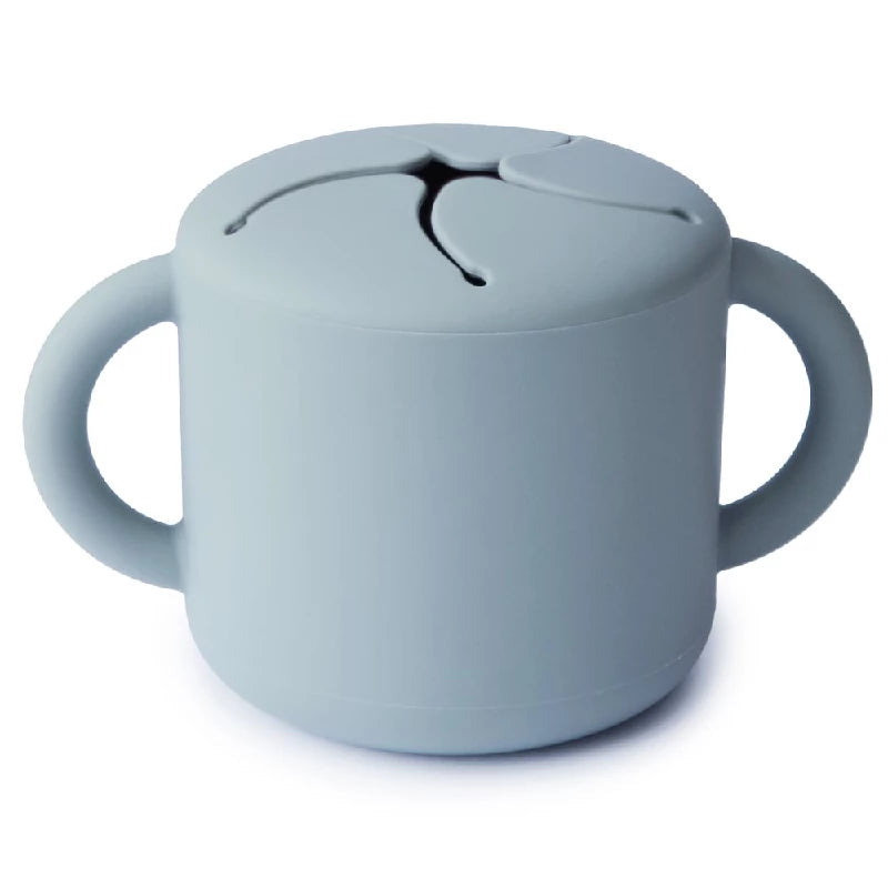 Mushie Snackkop - Powder Blue til snacks på farten