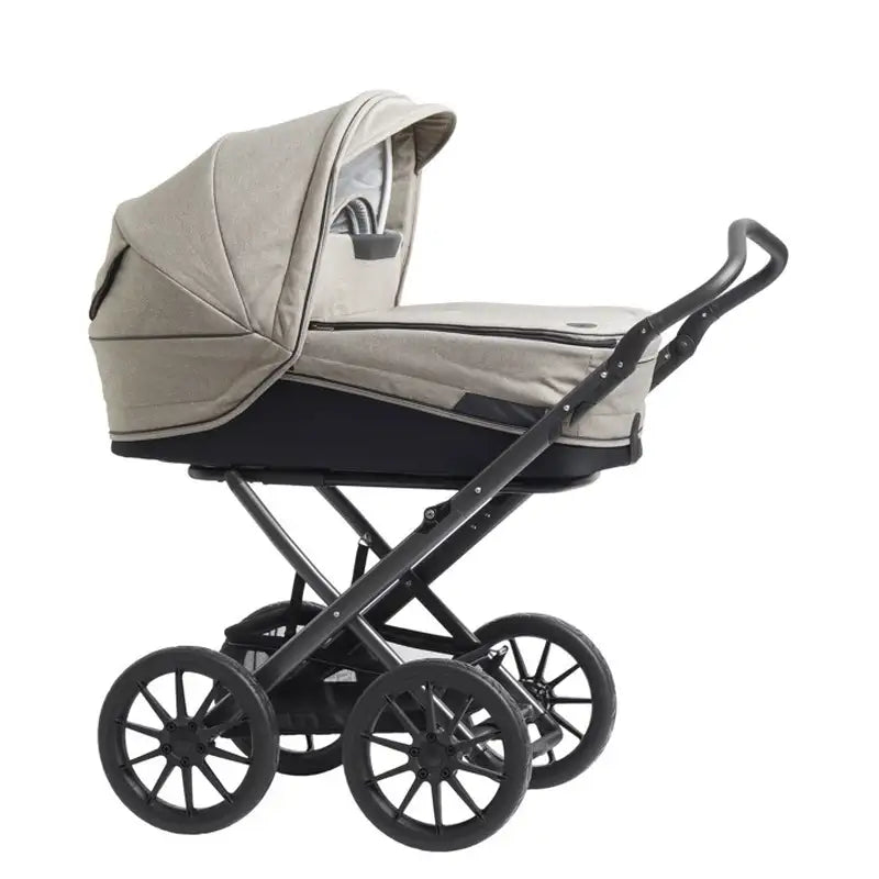 Stork Classic Barnevogn: Carbon Stel med Sand Overdel